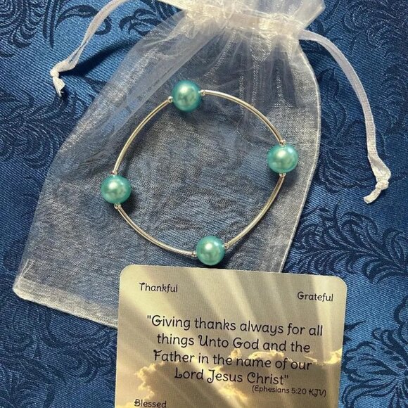 Gift of Love Blessing Bracelet Aqua/pearl stretchy scripture card Small 6"- 6.5" - Picture 3 of 8